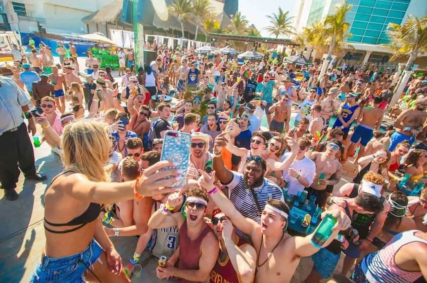 Nightlife & Clubs in Los Cabos: Cabo vs. San José, Covers & Safety